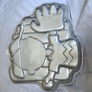 Wilton Peanut Charlie Brown Cake Pan (1950 copyright)